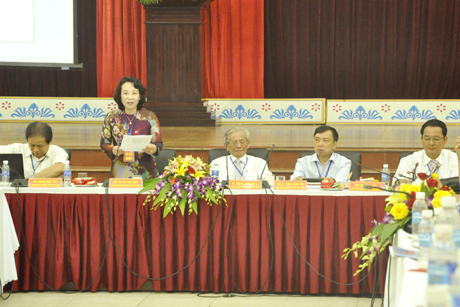 Đồng chí Vũ Thị Thu Thuỷ, Phó Chủ tịch UBND tỉnh phát biểu tại hội thảo. 